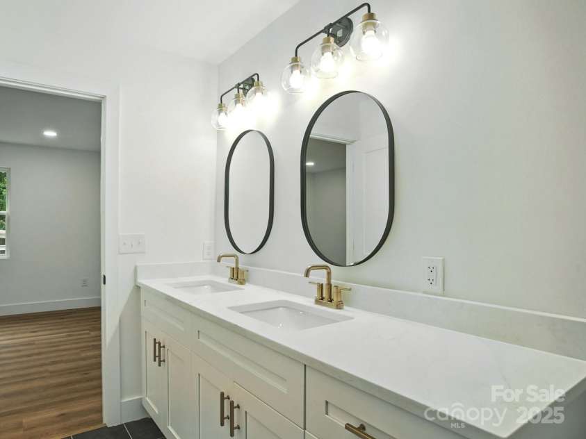 5331 Coburg Avenue, Charlotte, NC 28215.  MLS# CAR4290104, YatesRealty ID 32860. 