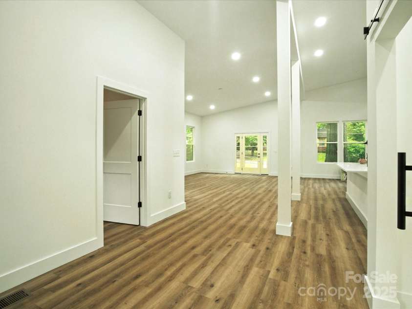 5331 Coburg Avenue, Charlotte, NC 28215.  MLS# CAR4290104, YatesRealty ID 32860. 