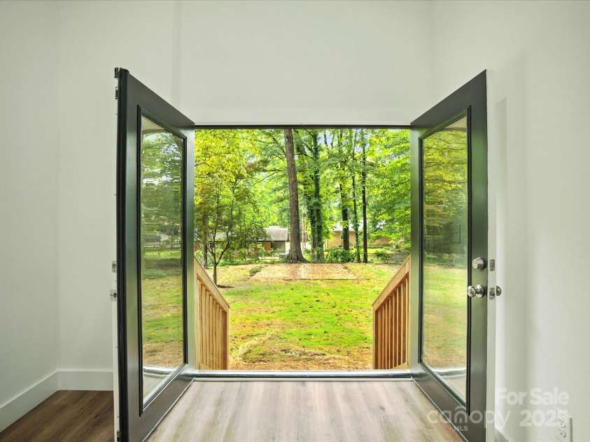 5331 Coburg Avenue, Charlotte, NC 28215.  MLS# CAR4290104, YatesRealty ID 32860. 