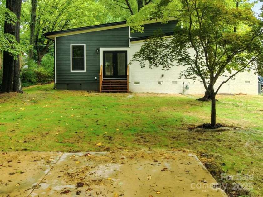 5331 Coburg Avenue, Charlotte, NC 28215.  MLS# CAR4290104, YatesRealty ID 32860. 