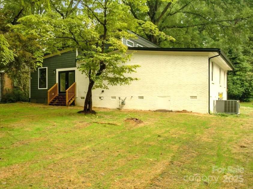 5331 Coburg Avenue, Charlotte, NC 28215.  MLS# CAR4290104, YatesRealty ID 32860. 