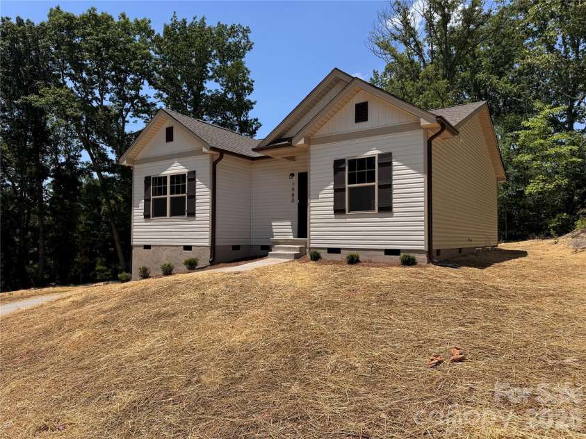 1980 Hillgate Avenue, Gastonia, NC 28054.  MLS# CAR4397191, YatesRealty ID 32861. 