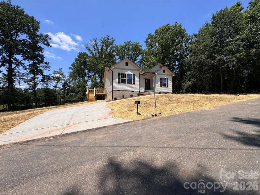 1980 Hillgate Avenue, Gastonia, NC 28054.  MLS# CAR4397191, YatesRealty ID 32861. 