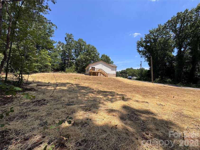 1980 Hillgate Avenue, Gastonia, NC 28054.  MLS# CAR4397191, YatesRealty ID 32861. 