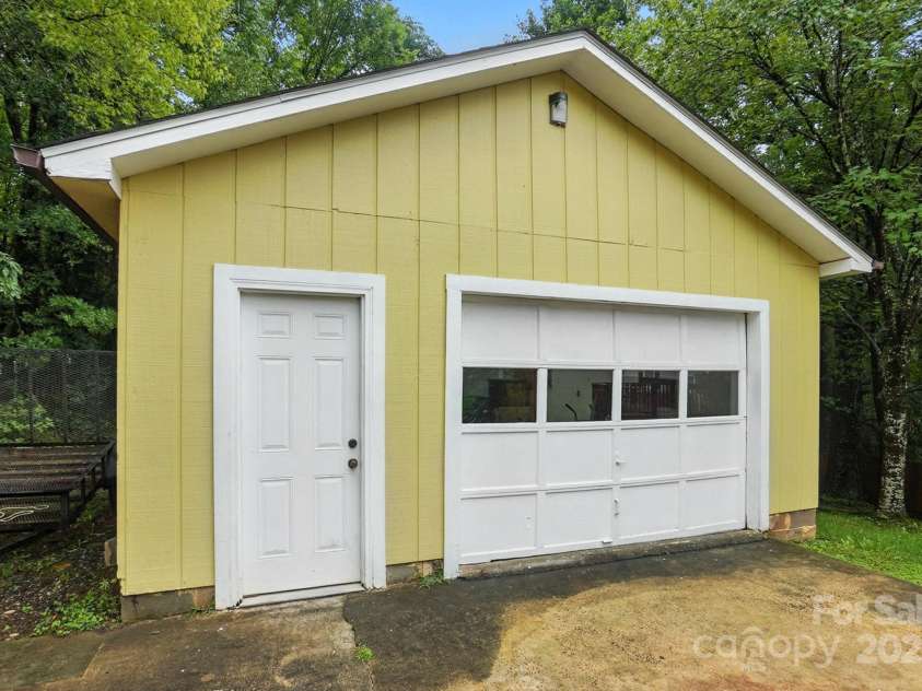 706 Stowe Drive, Lowell, NC 28098.  MLS# CAR4292362, YatesRealty ID 32862. 