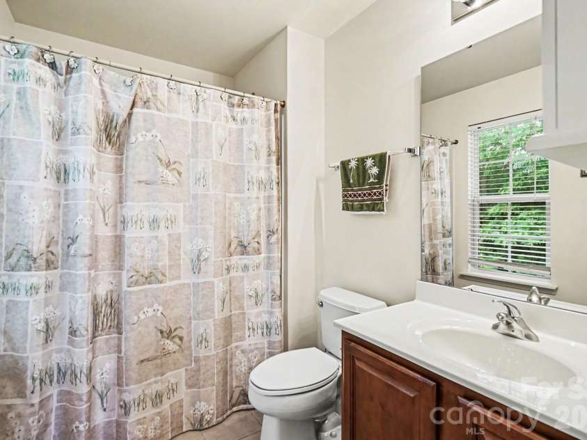 471 Delta Drive, Fort Mill, SC 29715.  MLS# CAR4393682, YatesRealty ID 32863. Primary bathroom