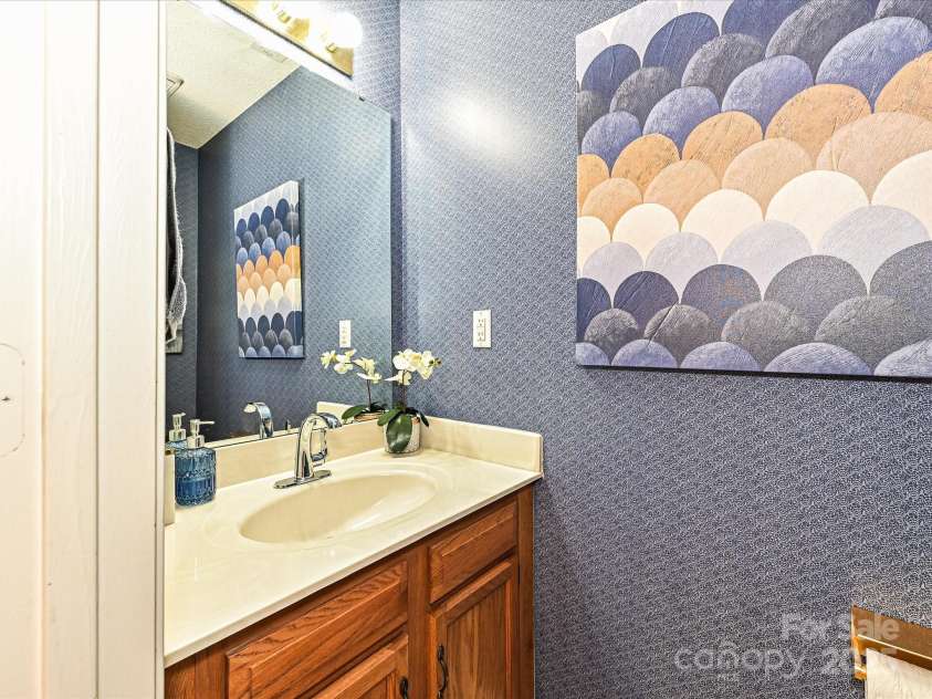 9305 Four Mile Creek Road, Charlotte, NC 28277.  MLS# CAR4244964, YatesRealty ID 32863. 