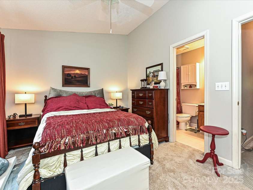 9305 Four Mile Creek Road, Charlotte, NC 28277.  MLS# CAR4244964, YatesRealty ID 32863. 