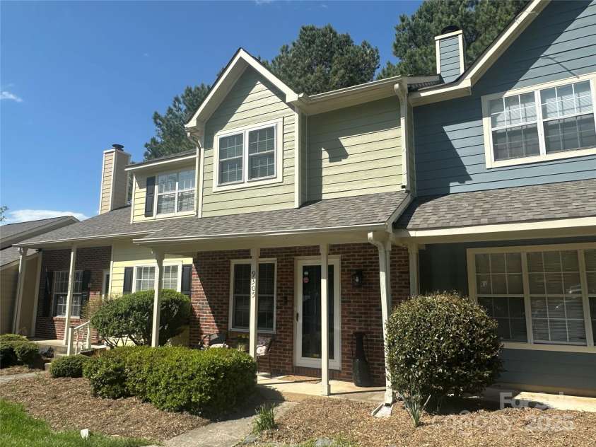 9305 Four Mile Creek Road, Charlotte, NC 28277.  MLS# CAR4244964, YatesRealty ID 32863. A great place to begin...or begin again