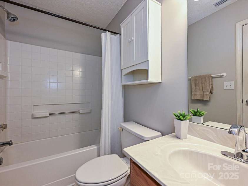 9305 Four Mile Creek Road, Charlotte, NC 28277.  MLS# CAR4332192, YatesRealty ID 32863. 