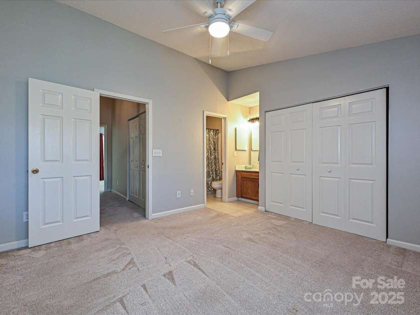 9305 Four Mile Creek Road, Charlotte, NC 28277.  MLS# CAR4332192, YatesRealty ID 32863. Primary Bedroom/Bath