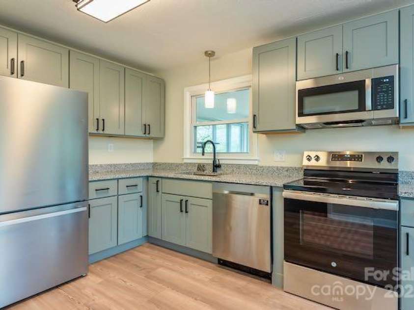 236 Haywood Drive, Canton, NC 28716.  MLS# CAR4279977, YatesRealty ID 32865. New Soft Close Cabnets