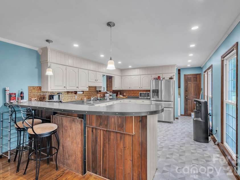 412 Smith Road, Landrum, SC 29356.  MLS# CAR4397235, YatesRealty ID 32865. 