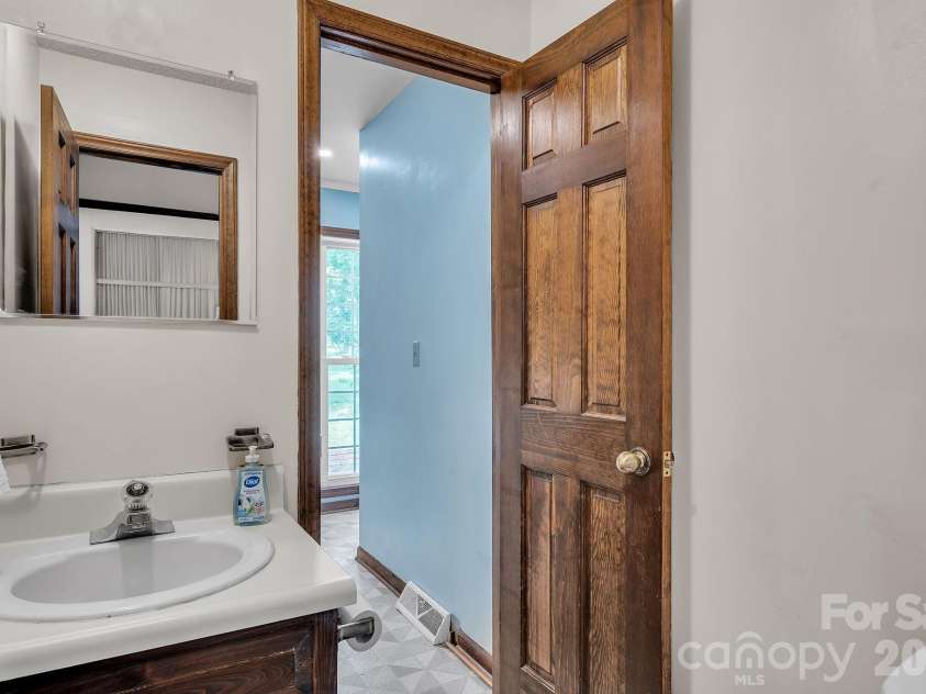412 Smith Road, Landrum, SC 29356.  MLS# CAR4397235, YatesRealty ID 32865. 
