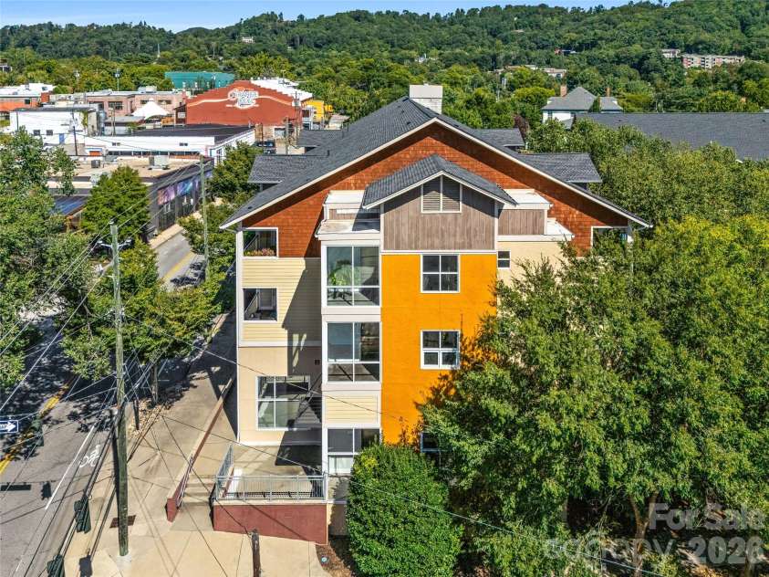 125 Lexington Avenue, Asheville, NC 28801.  MLS# CAR4419292, YatesRealty ID 32867. 