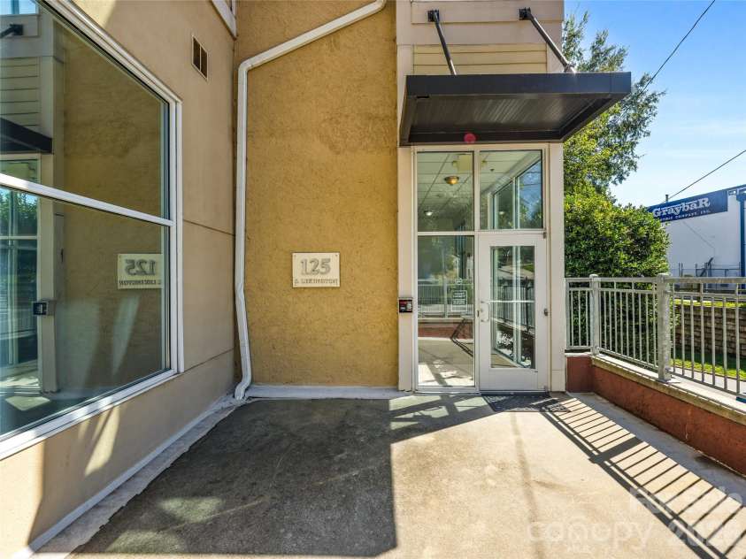 125 Lexington Avenue, Asheville, NC 28801.  MLS# CAR4419292, YatesRealty ID 32867. 