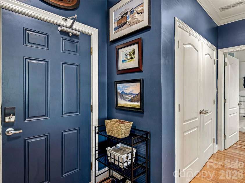 125 Lexington Avenue, Asheville, NC 28801.  MLS# CAR4419292, YatesRealty ID 32867. 