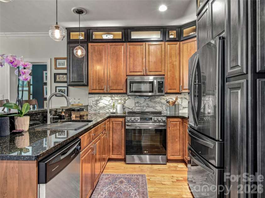 125 Lexington Avenue, Asheville, NC 28801.  MLS# CAR4419292, YatesRealty ID 32867. 