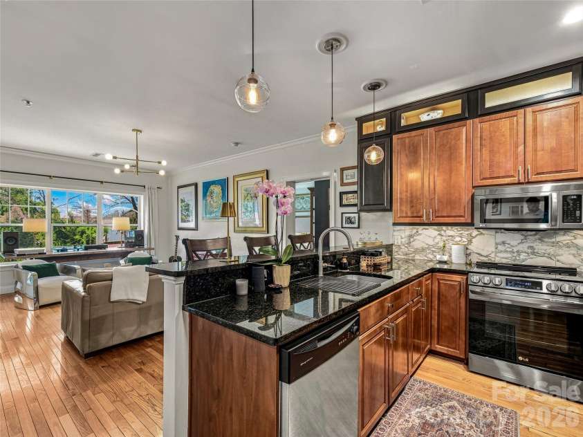 125 Lexington Avenue, Asheville, NC 28801.  MLS# CAR4419292, YatesRealty ID 32867. 