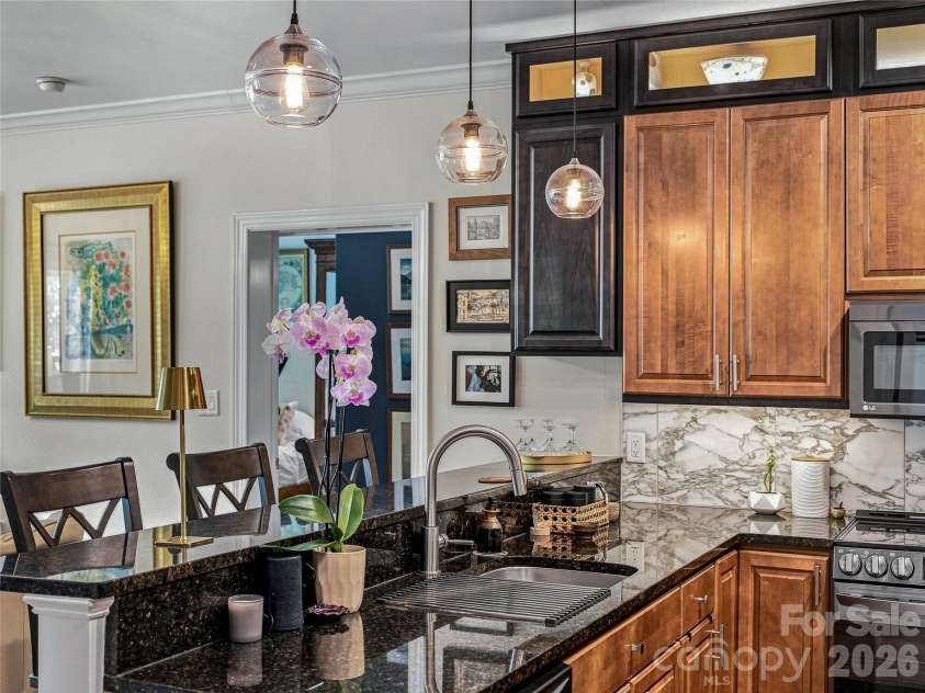125 Lexington Avenue, Asheville, NC 28801.  MLS# CAR4419292, YatesRealty ID 32867. 