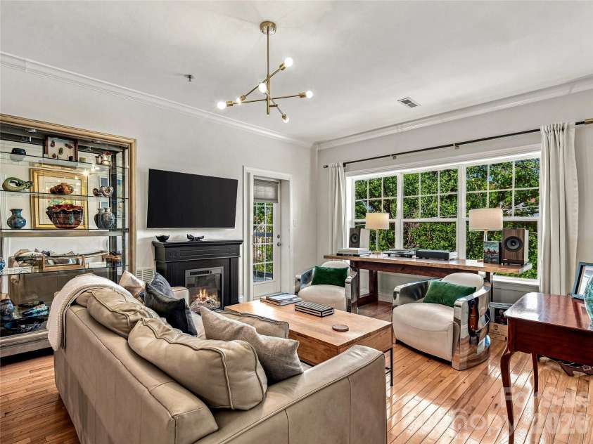 125 Lexington Avenue, Asheville, NC 28801.  MLS# CAR4419292, YatesRealty ID 32867. 