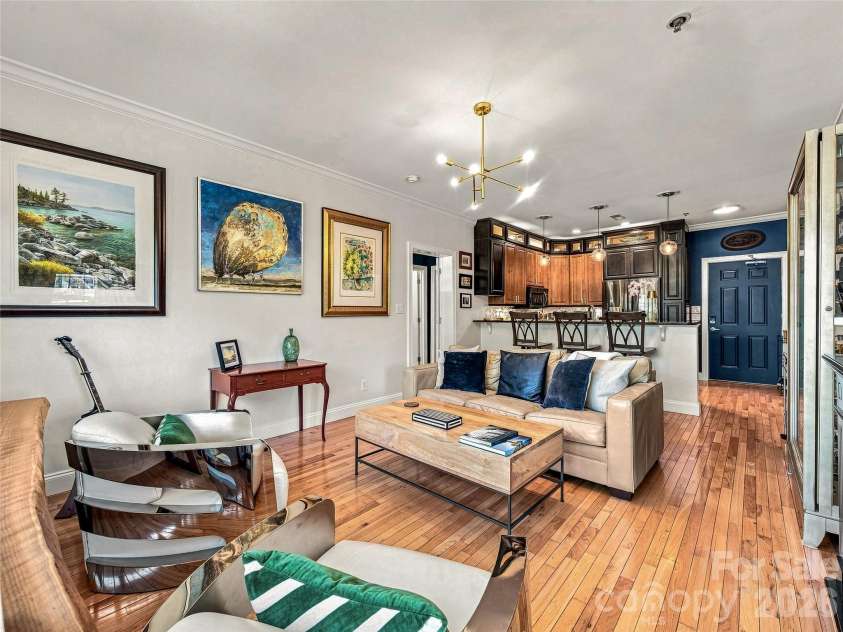 125 Lexington Avenue, Asheville, NC 28801.  MLS# CAR4419292, YatesRealty ID 32867. 