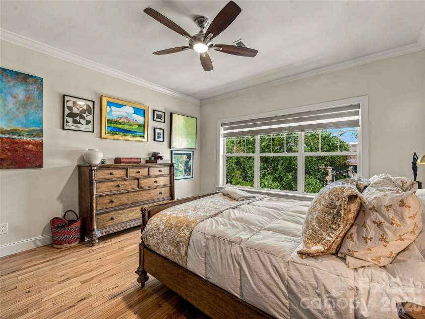 125 Lexington Avenue, Asheville, NC 28801.  MLS# CAR4419292, YatesRealty ID 32867. 