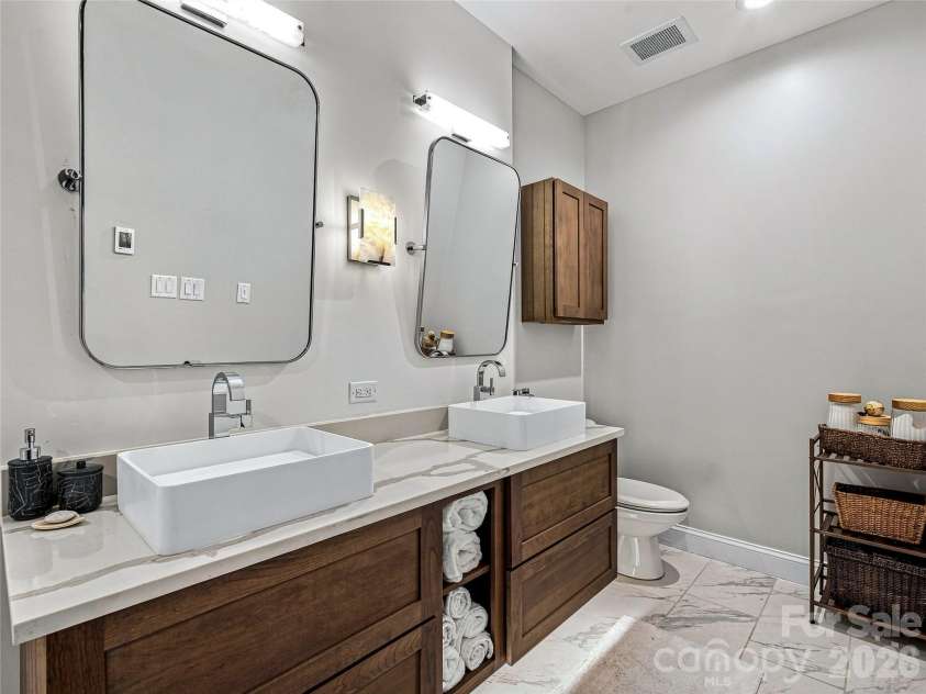 125 Lexington Avenue, Asheville, NC 28801.  MLS# CAR4419292, YatesRealty ID 32867. 