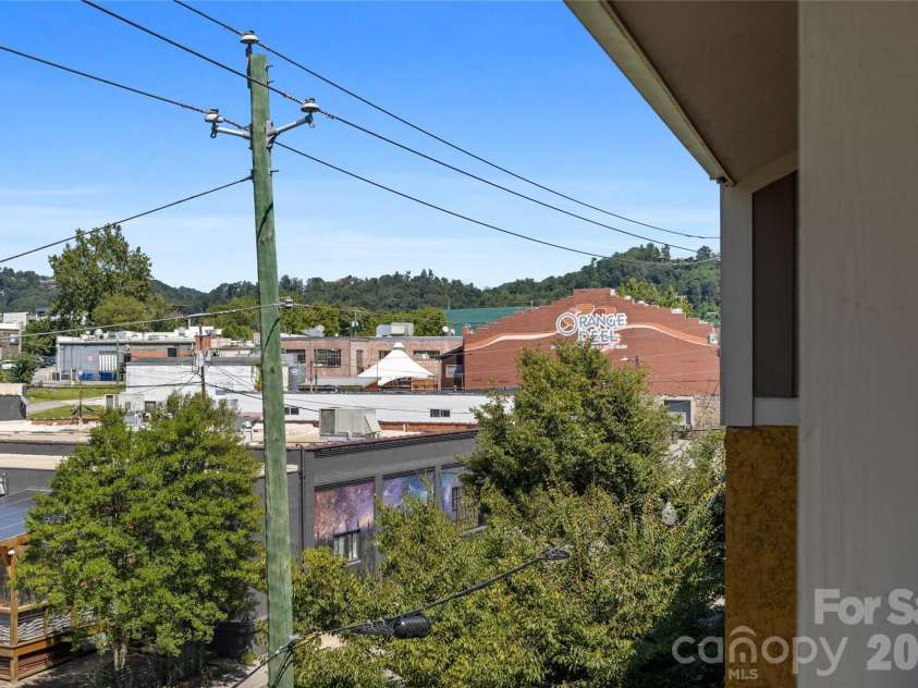 125 Lexington Avenue, Asheville, NC 28801.  MLS# CAR4419292, YatesRealty ID 32867. 