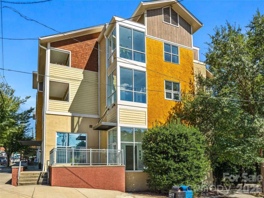 125 Lexington Avenue, Asheville, NC 28801.  MLS# CAR4419292, YatesRealty ID 32867. 