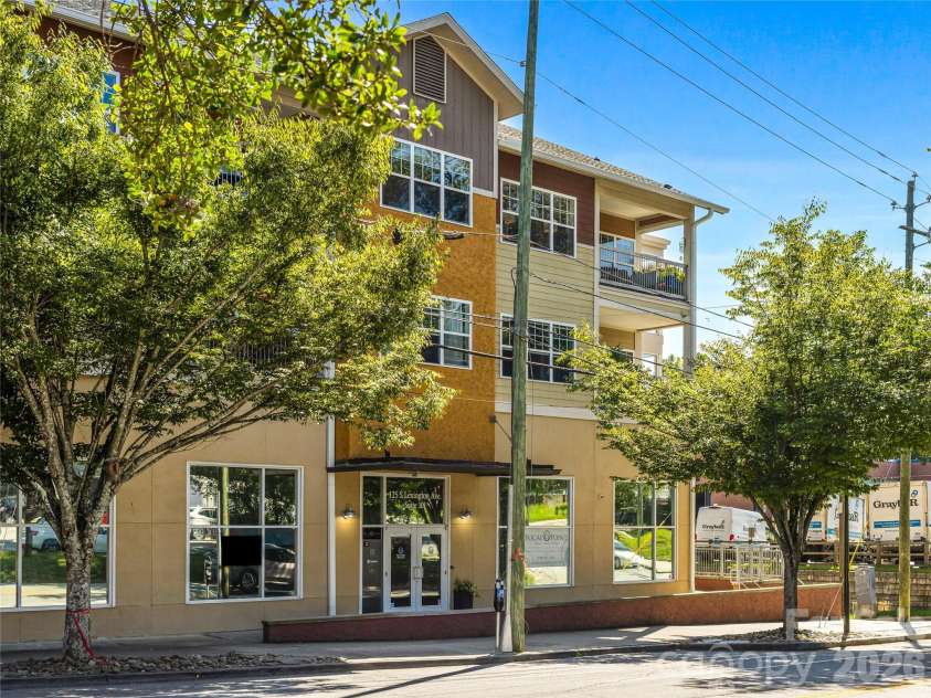 125 Lexington Avenue, Asheville, NC 28801.  MLS# CAR4419292, YatesRealty ID 32867. 