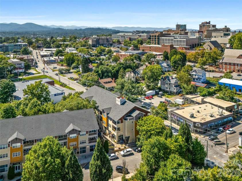 125 Lexington Avenue, Asheville, NC 28801.  MLS# CAR4419292, YatesRealty ID 32867. 