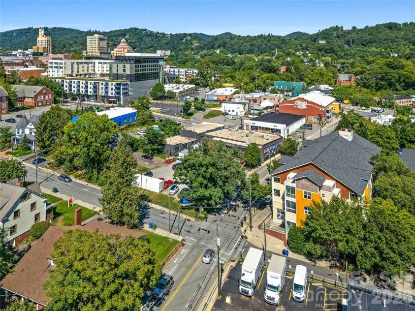 125 Lexington Avenue, Asheville, NC 28801.  MLS# CAR4419292, YatesRealty ID 32867. 