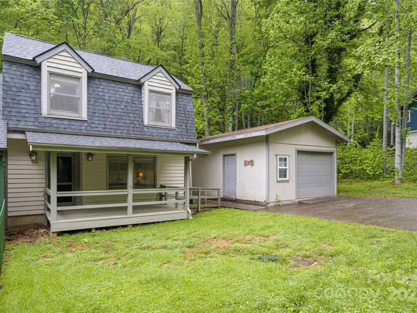 5 Creekside Drive, Maggie Valley, NC 28751.  MLS# CAR4256748, YatesRealty ID 32868. 