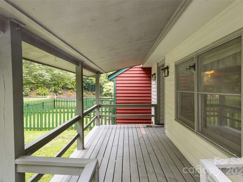 5 Creekside Drive, Maggie Valley, NC 28751.  MLS# CAR4256748, YatesRealty ID 32868. 