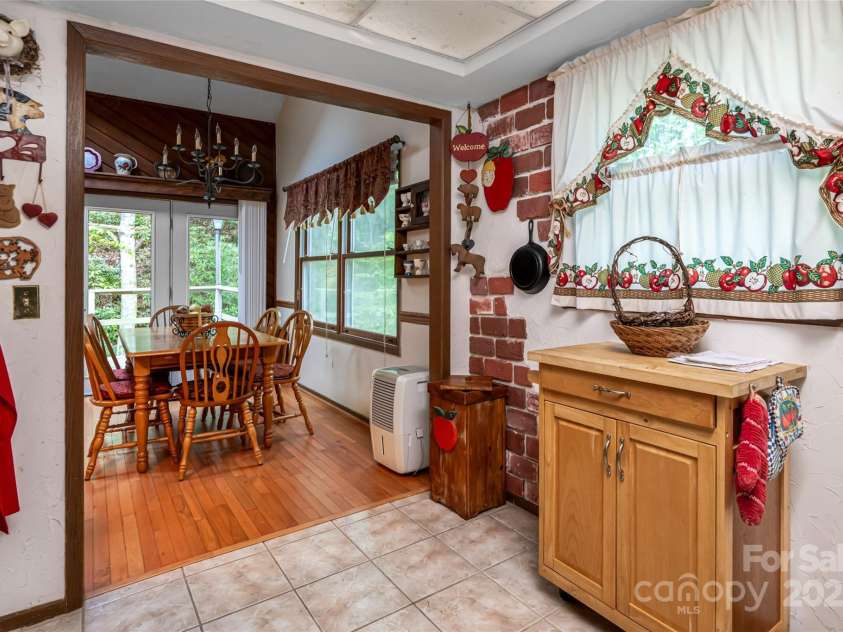 5 Creekside Drive, Maggie Valley, NC 28751.  MLS# CAR4256748, YatesRealty ID 32868. 