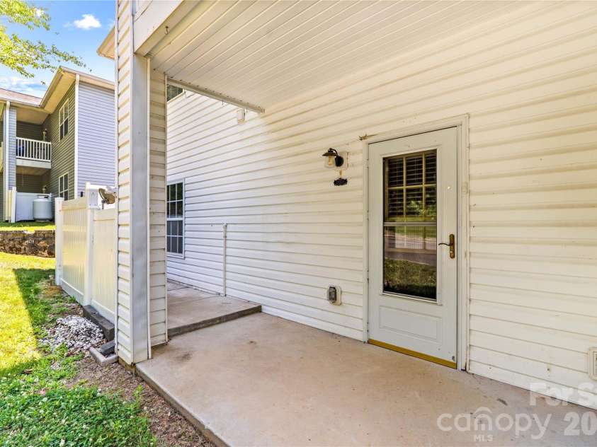 21231 Hickory Street, Cornelius, NC 28031.  MLS# CAR4397477, YatesRealty ID 32869. 
