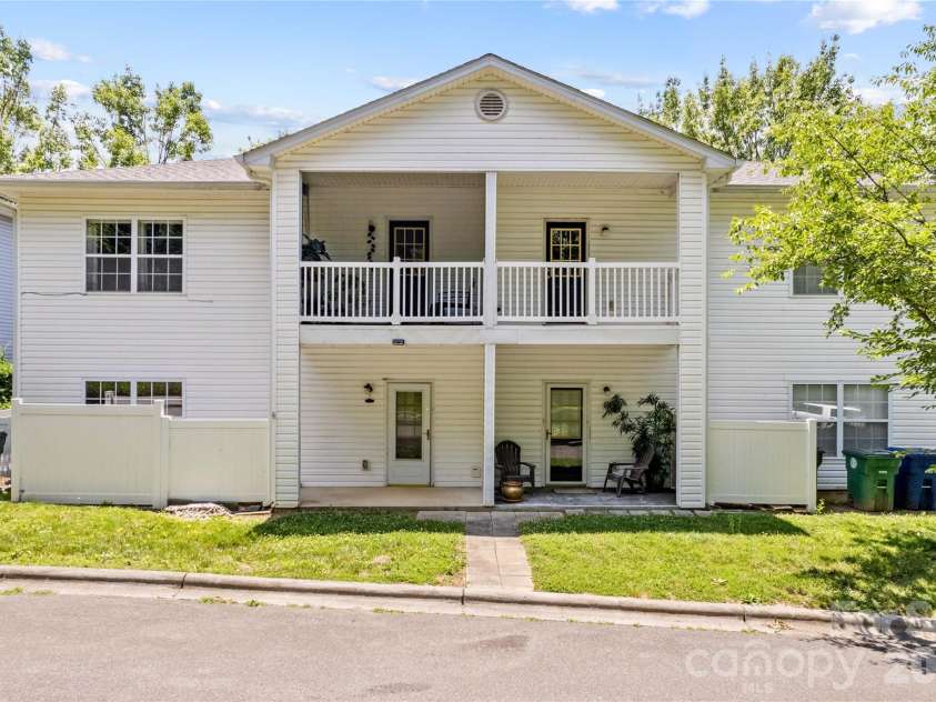 21231 Hickory Street, Cornelius, NC 28031.  MLS# CAR4397477, YatesRealty ID 32869. 