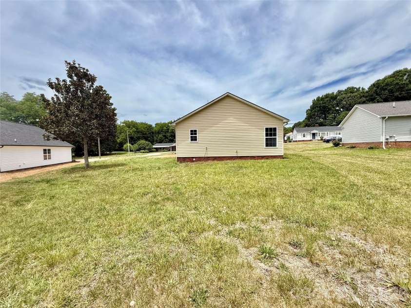 121 Beaver Street, Landis, NC 28088.  MLS# CAR4397337, YatesRealty ID 32870. 