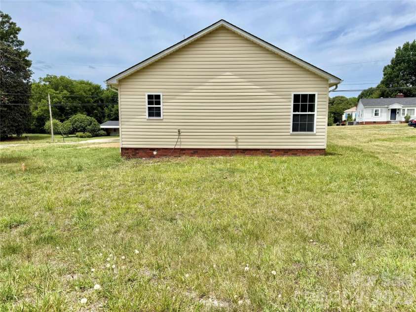 121 Beaver Street, Landis, NC 28088.  MLS# CAR4397337, YatesRealty ID 32870. 