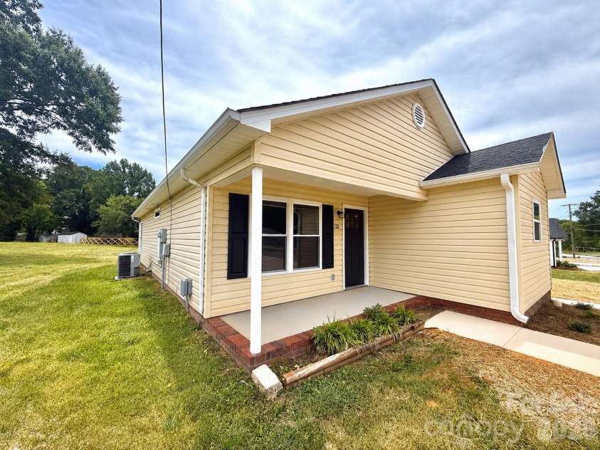 121 Beaver Street, Landis, NC 28088.  MLS# CAR4397337, YatesRealty ID 32870. 