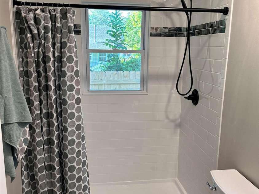 746 Geneva Street, Hendersonville, NC 28739.  MLS# CAR4285221, YatesRealty ID 32870. 