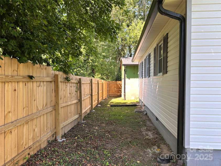 746 Geneva Street, Hendersonville, NC 28739.  MLS# CAR4285221, YatesRealty ID 32870. Back yard
