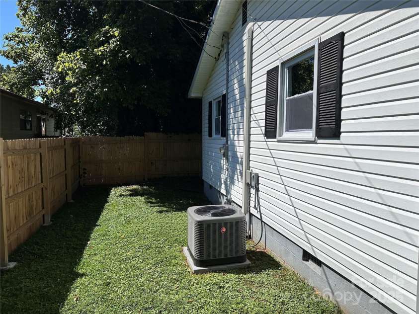 746 Geneva Street, Hendersonville, NC 28739.  MLS# CAR4285221, YatesRealty ID 32870. Left side yard