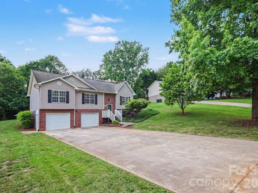 1607 Indian Springs Drive, Conover, NC 28613.  MLS# CAR4395363, YatesRealty ID 32871. 