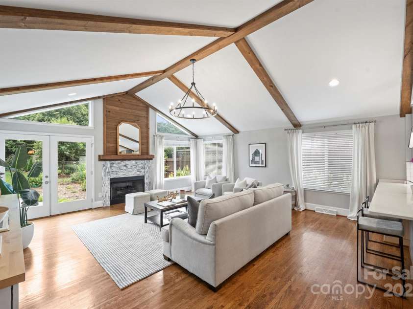 1918 Woodland Drive, Charlotte, NC 28205.  MLS# CAR4290808, YatesRealty ID 32871. 