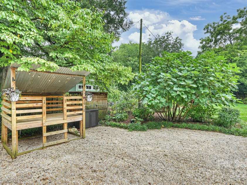 1918 Woodland Drive, Charlotte, NC 28205.  MLS# CAR4290808, YatesRealty ID 32871. 