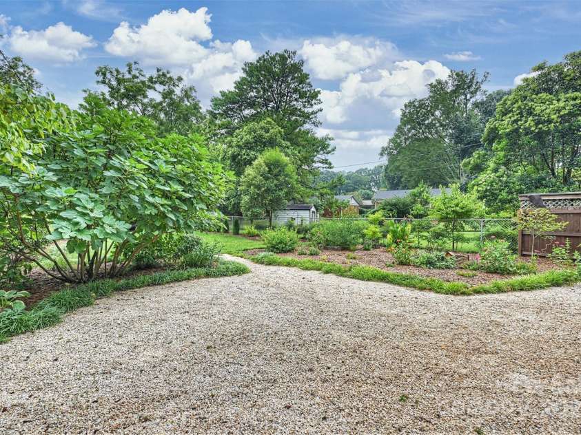 1918 Woodland Drive, Charlotte, NC 28205.  MLS# CAR4290808, YatesRealty ID 32871. 