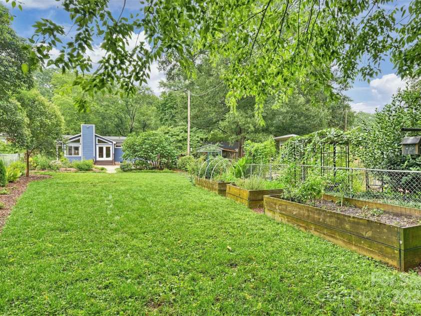 1918 Woodland Drive, Charlotte, NC 28205.  MLS# CAR4290808, YatesRealty ID 32871. 