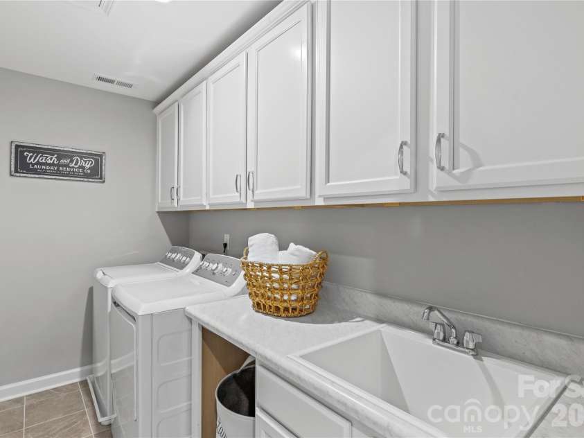 2935 audubon Ridge, Belmont, NC 28012.  MLS# CAR4397769, YatesRealty ID 32872. Sample Laundry Room with sink